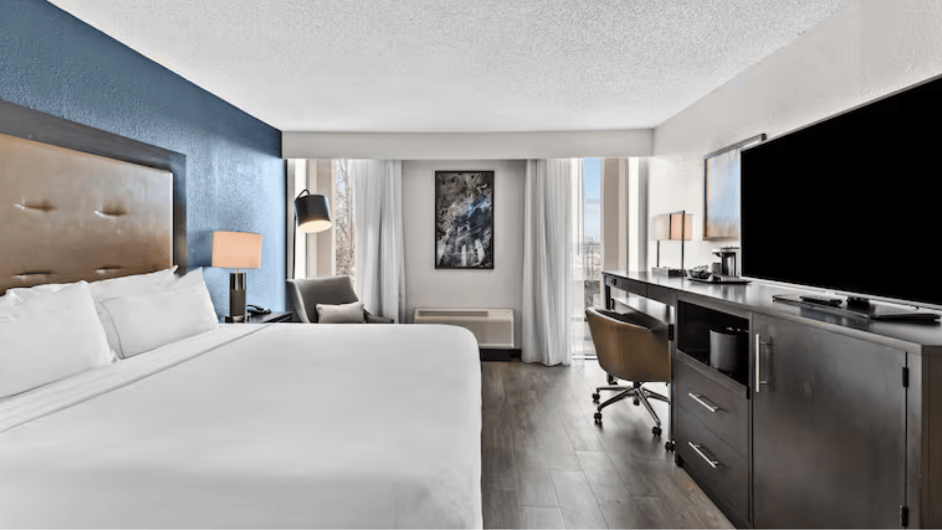 DoubleTree by Hilton Raleigh Midtown - Bedroom